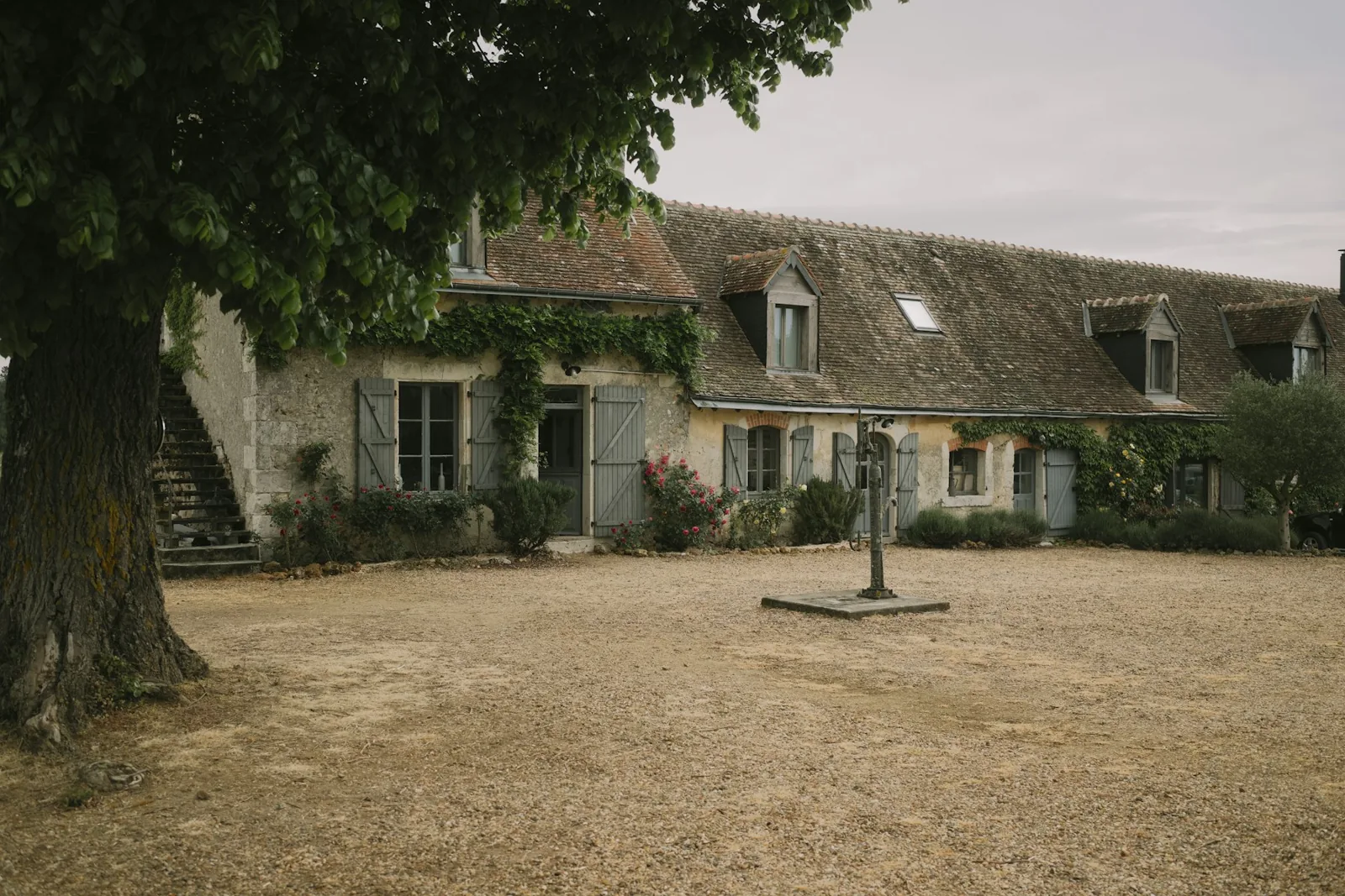 Maison ancienne en pierre et enduit, illustration de l’univers ALP Patrimoine